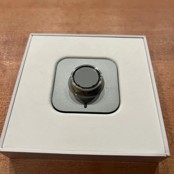 Gold Oura Ring- Brand New, Gen 4, Size 9 - Picture 5 of 5